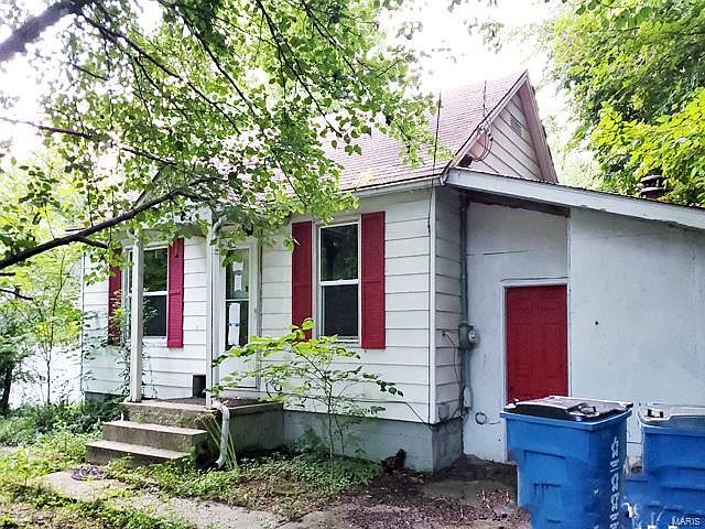 2nd image of 205 E Heacock St
