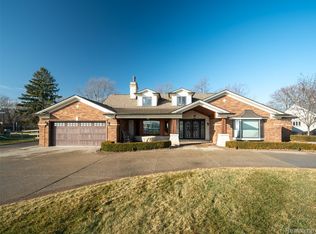 23750 E River Rd, Grosse Ile, MI 48138