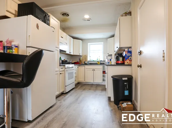 204 Lake Shore Rd, Brighton, MA