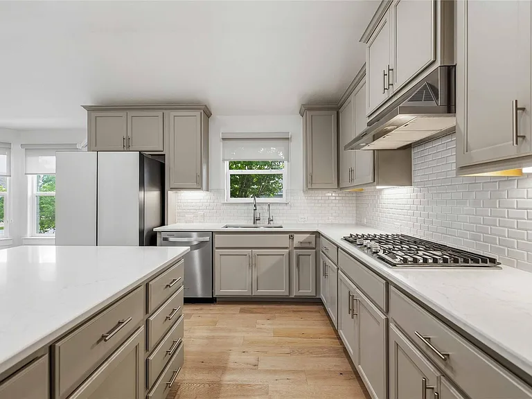 401 Sitlington Ln — Photo 6