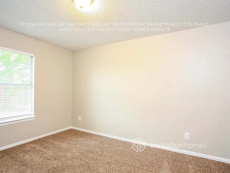 1047 Waterview Dr — Photo 8