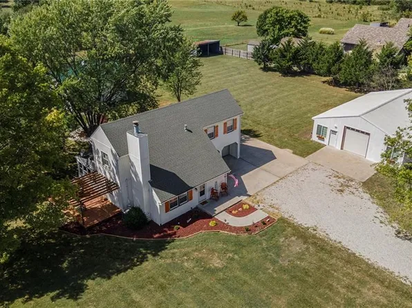 21223 163rd St, Basehor, KS 66007