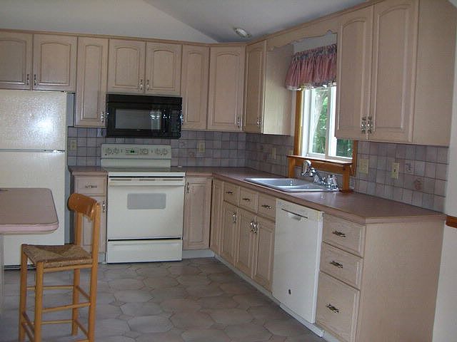 2nd image of 20 Carol Ave