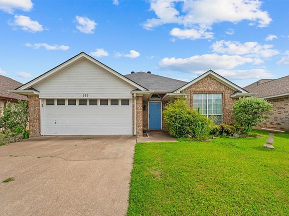 2nd image of 926 Meadow Cir S