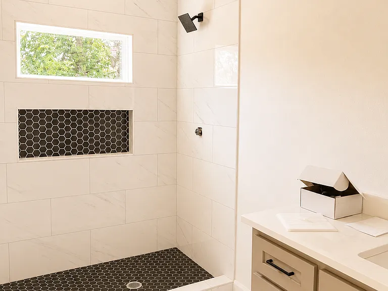 252 E Oklahoma Pl — Photo 10