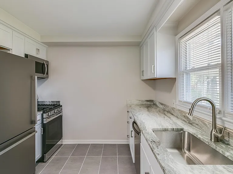 35099 Donnelly St — Photo 6