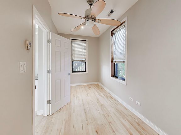 4th image of 1532 N Greenview Ave #2F