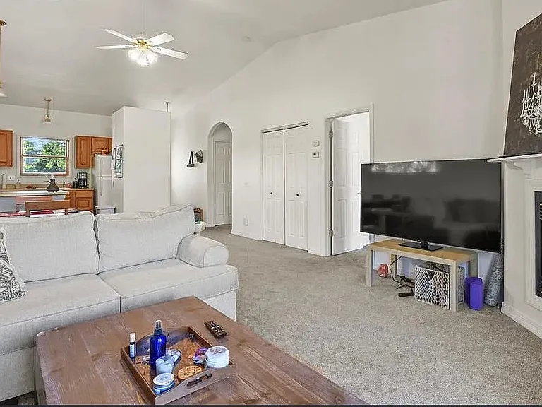 2824 N Cascade Ave — Photo 1