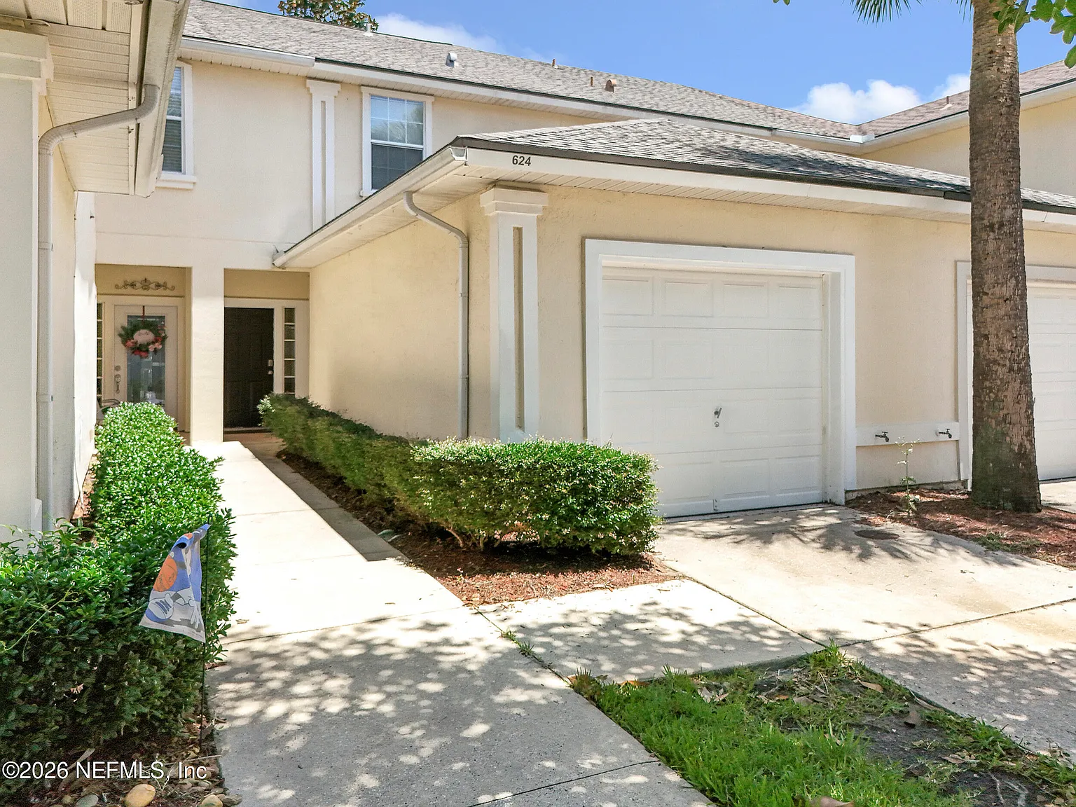 2 bed, 2.5 bath, 1104 sqft, $1,600 — Photo 2