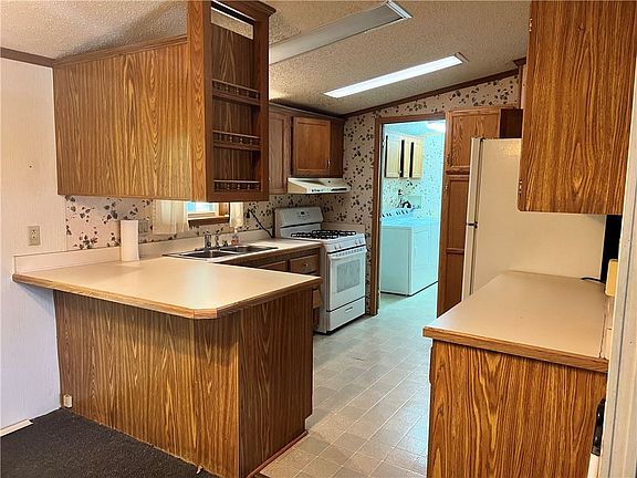 3rd image of 2345 Saratoga Dr