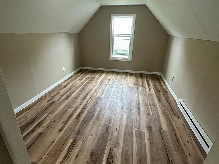 729 Moltke Ave #B — Photo 8