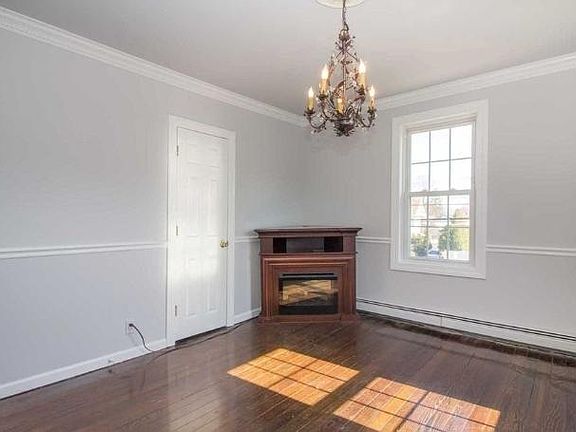 3rd image of 707 Conklin St APT 2