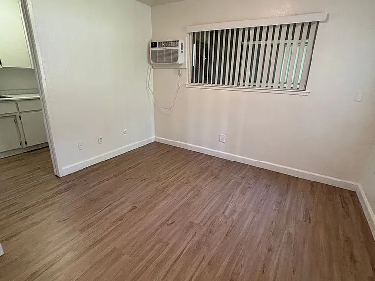 880 Conrad Ct — Photo 5