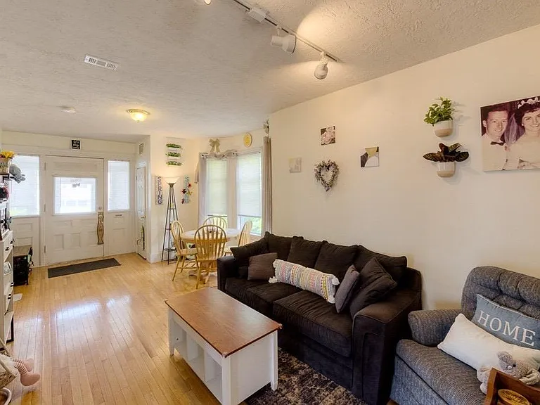 45 Scrimgeour Rd #1 — Photo 2