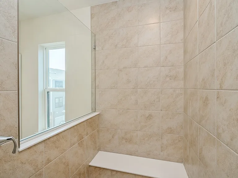 103 Vaughn Dr — Photo 16