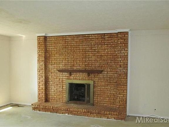 5th image of 36647 Iroquois Dr