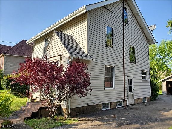 2nd image of 1916 Mahoning Ave NW