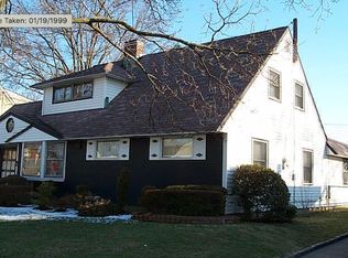 40 Flamingo Rd, Levittown, NY 11756