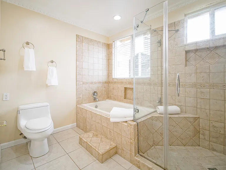 Primary en-suite