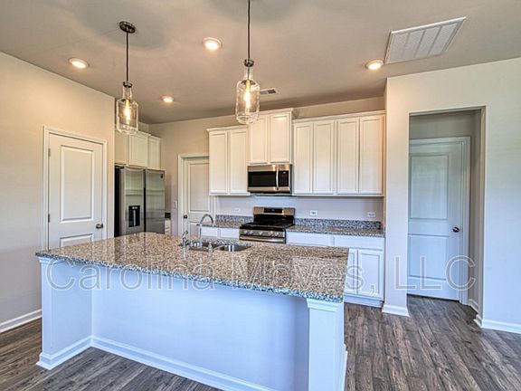 4th image of 904 Bryden Ln