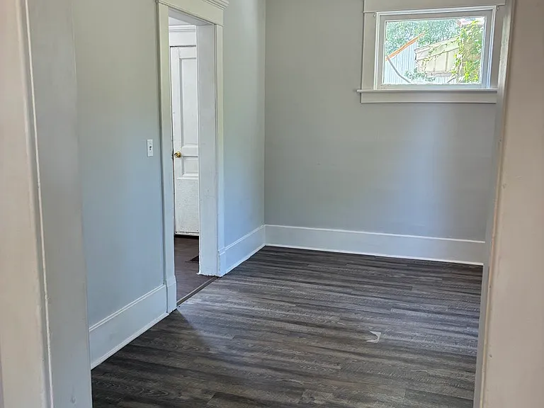 2212 Myrtle St — Photo 8