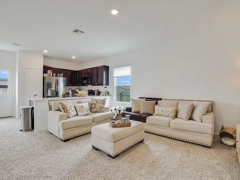 2712 Louris Ln — Photo 3