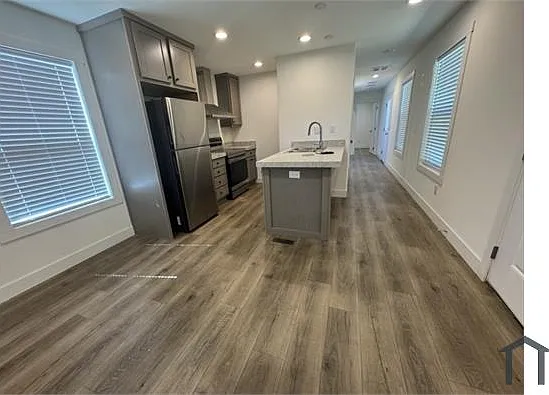 2 bed, 673 sqft, $1,850 — Photo 2