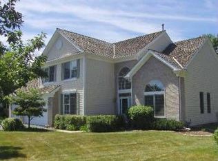 28674 Braeloch Ct, Lake Bluff, IL