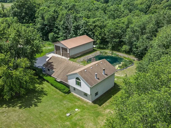 S6041 Oak Ct, Baraboo, WI 53913