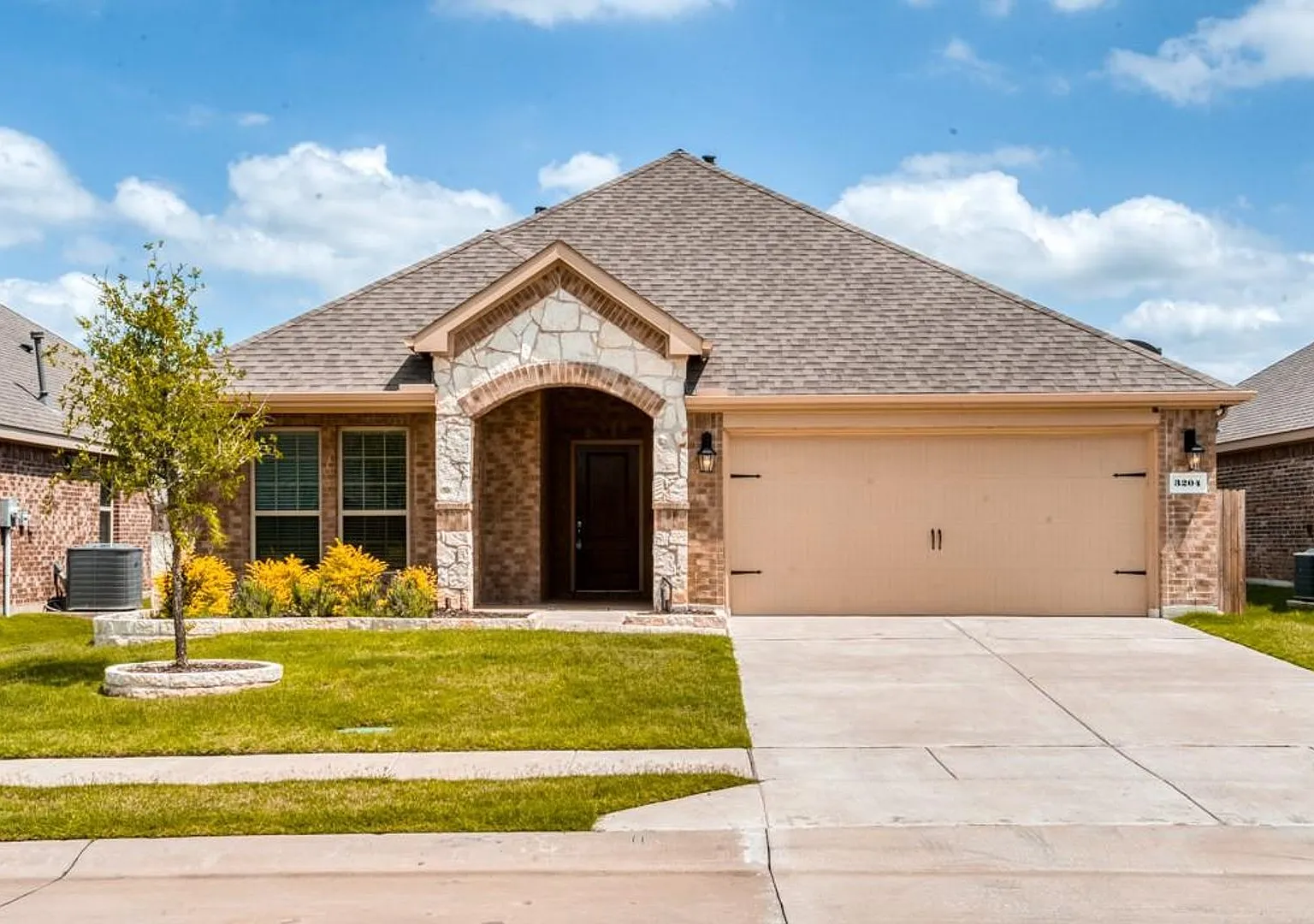 Little Elm Beauty. 3 bed 2 bath with Garage and Storage. Next to New — Photo 1