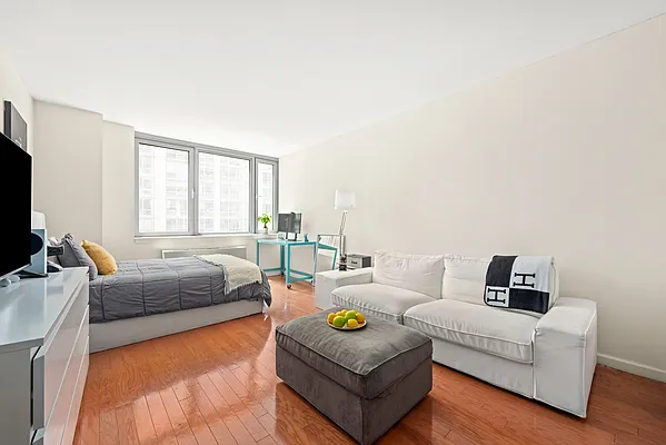 Rented by Douglas Elliman | media 15