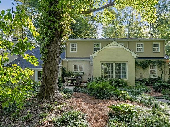 5th image of 407 Elmwood Dr