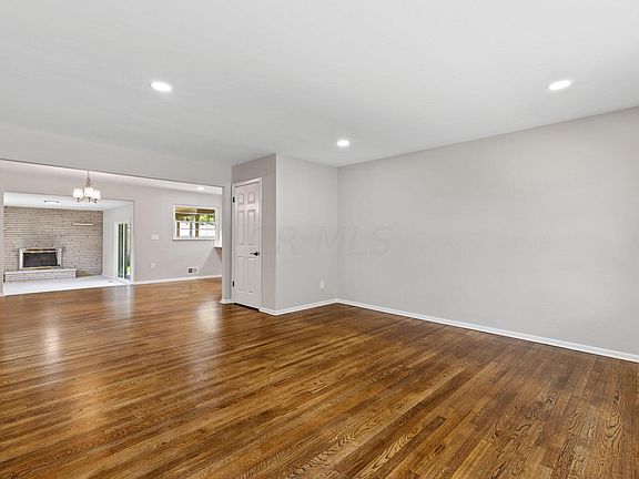 4th image of 1033 Marland Dr N