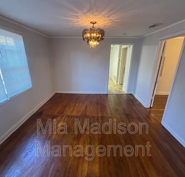 1026 W 41st St — Photo 4