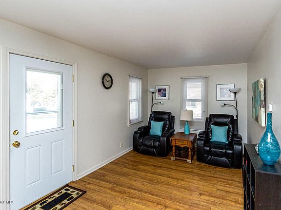 3rd image of 215 Beech Ave