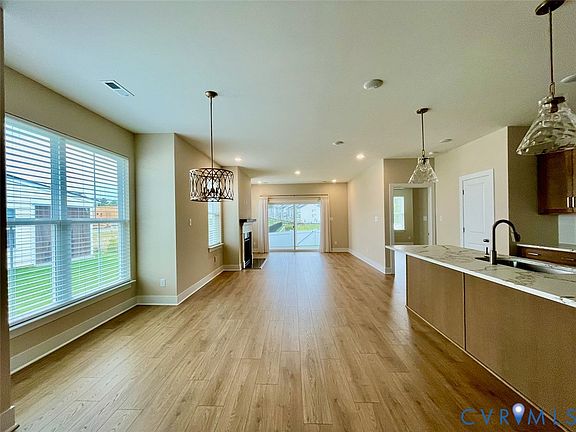3rd image of 6812 Oasis Breeze Ln
