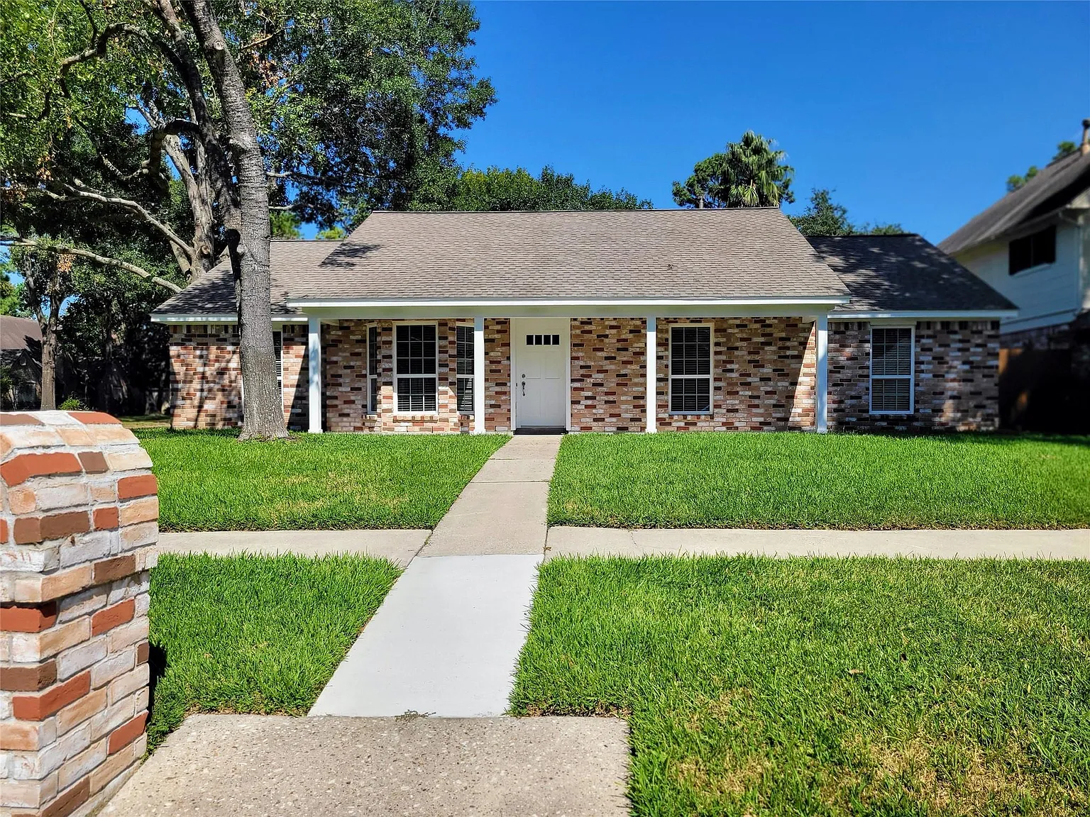 3 bed, 2.0 bath, 2003 sqft, $2,200 — Photo 2