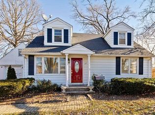 123 S Hager Ave, Barrington, IL 60010
