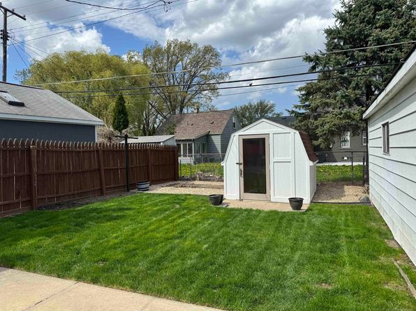 22017 Rosedale St, Saint Clair Shores, MI 48080