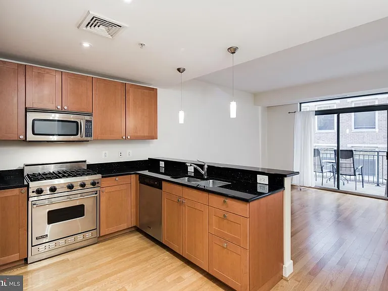 2425 L St NW #433 — Photo 3