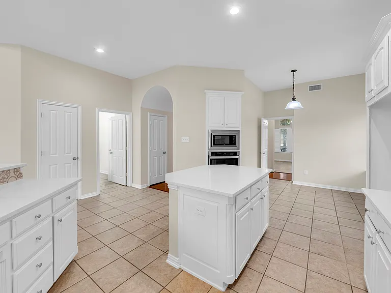 3920 Autumn Ln — Photo 11