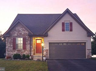 316 Hollyhock Dr, Manchester, PA 17345