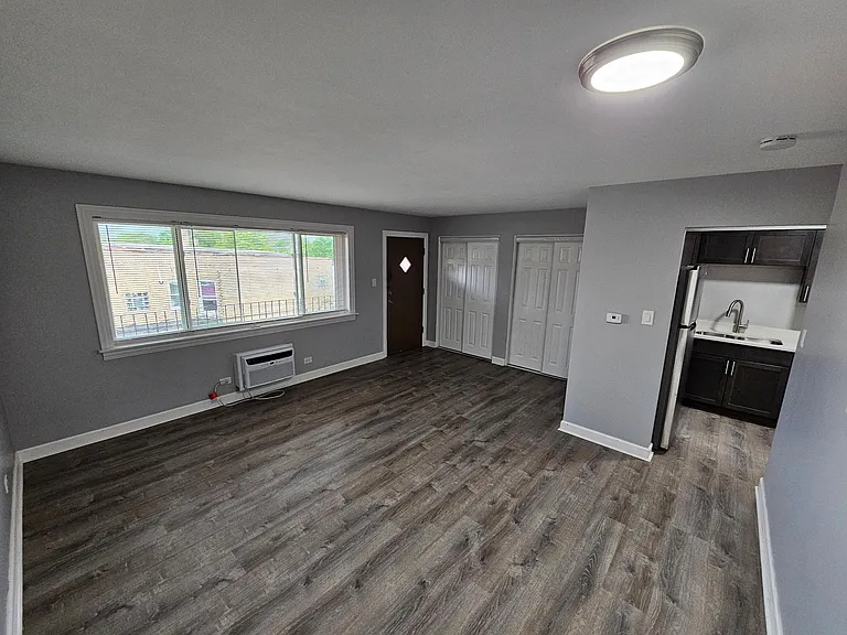 6915 Cermak Rd #7 — Photo 1