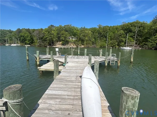 319 Bells Creek Ln, Lancaster, VA 22503