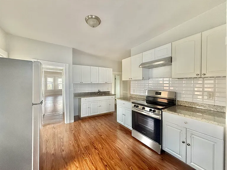 15 Gladstone St #3 — Photo 11