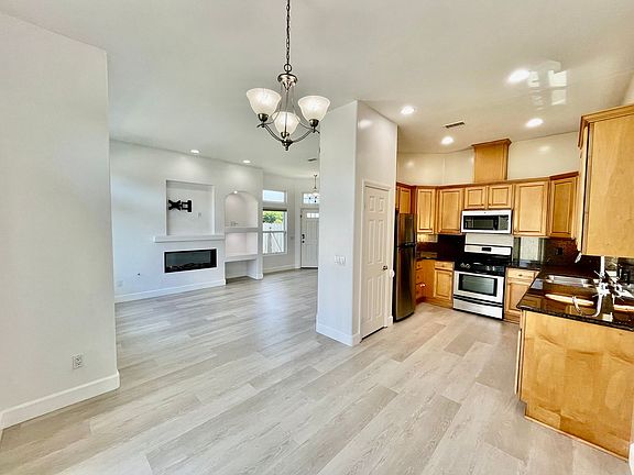 5th image of 804 18th St