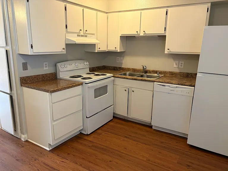 2138 Airline Dr #119 — Photo 6