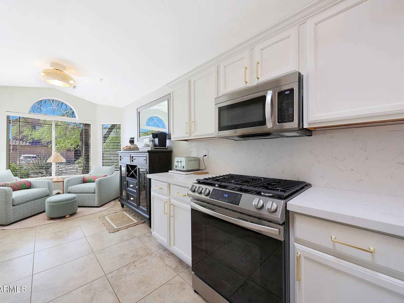 3 bed, 2.0 bath, 1451 sqft, $6,000 — Photo 4