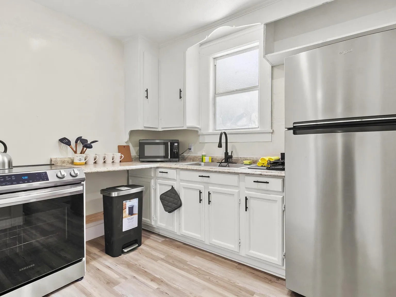 3 bed, 1056 sqft, $1,900 — Photo 4