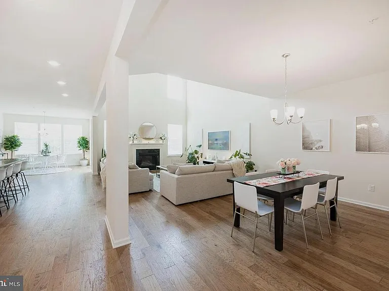 427 Lee Pl — Photo 4